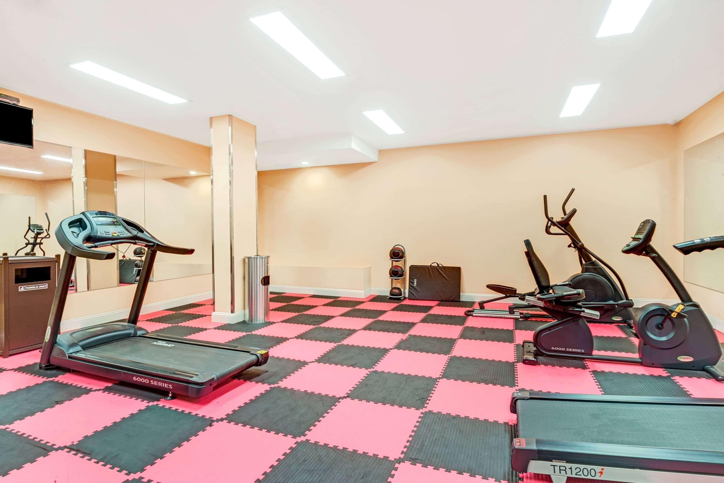 Howard Johnson By Wyndham Long Island City New York Ngoại thất bức ảnh