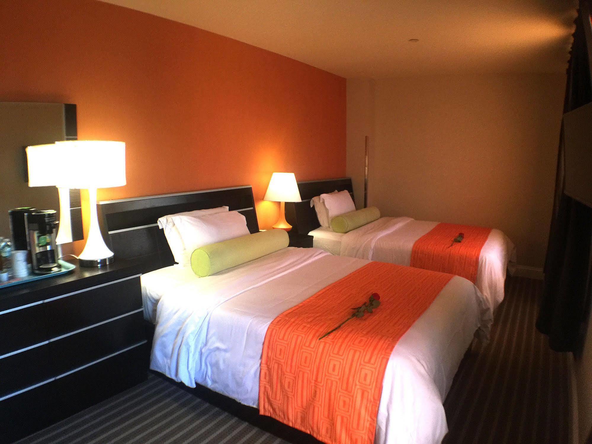 Howard Johnson By Wyndham Long Island City New York Ngoại thất bức ảnh